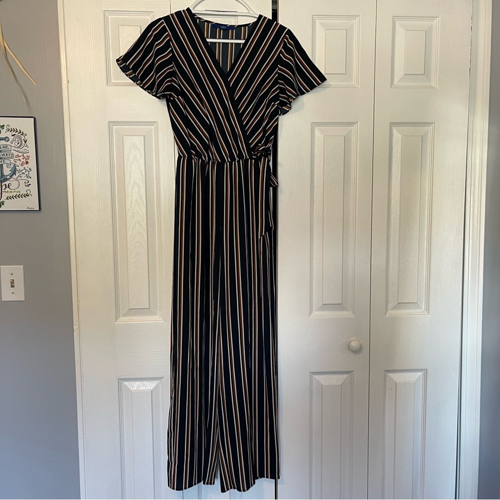 EUC Romper Apt 9 size S bought at Marshall’s